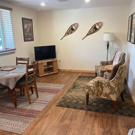 Creekside Downtown Vacation Suites, Only Adults 25 Or Older バッファロー エクステリア 写真