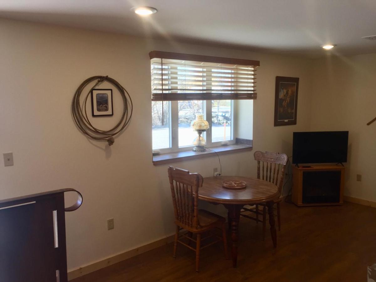 Creekside Downtown Vacation Suites, Only Adults 25 Or Older バッファロー エクステリア 写真