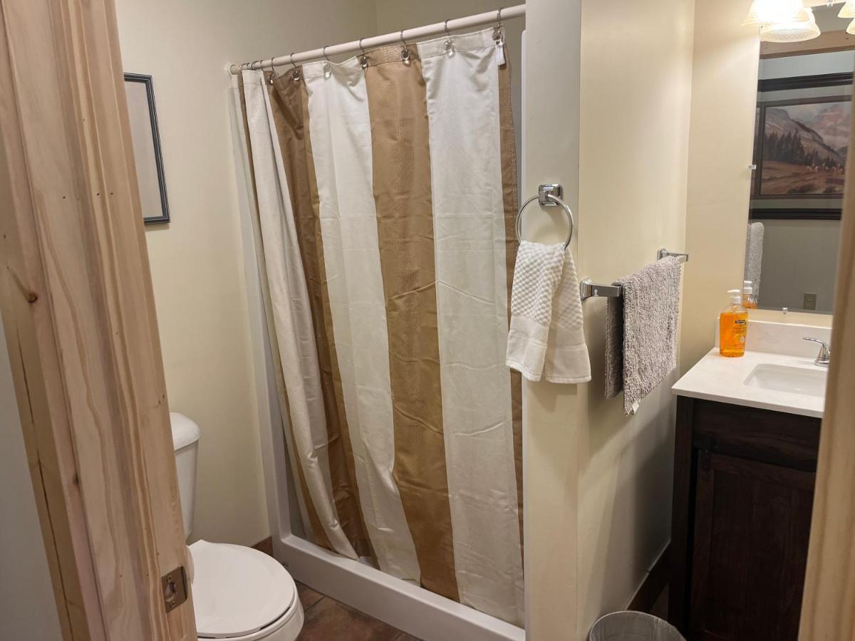 Creekside Downtown Vacation Suites, Only Adults 25 Or Older バッファロー エクステリア 写真