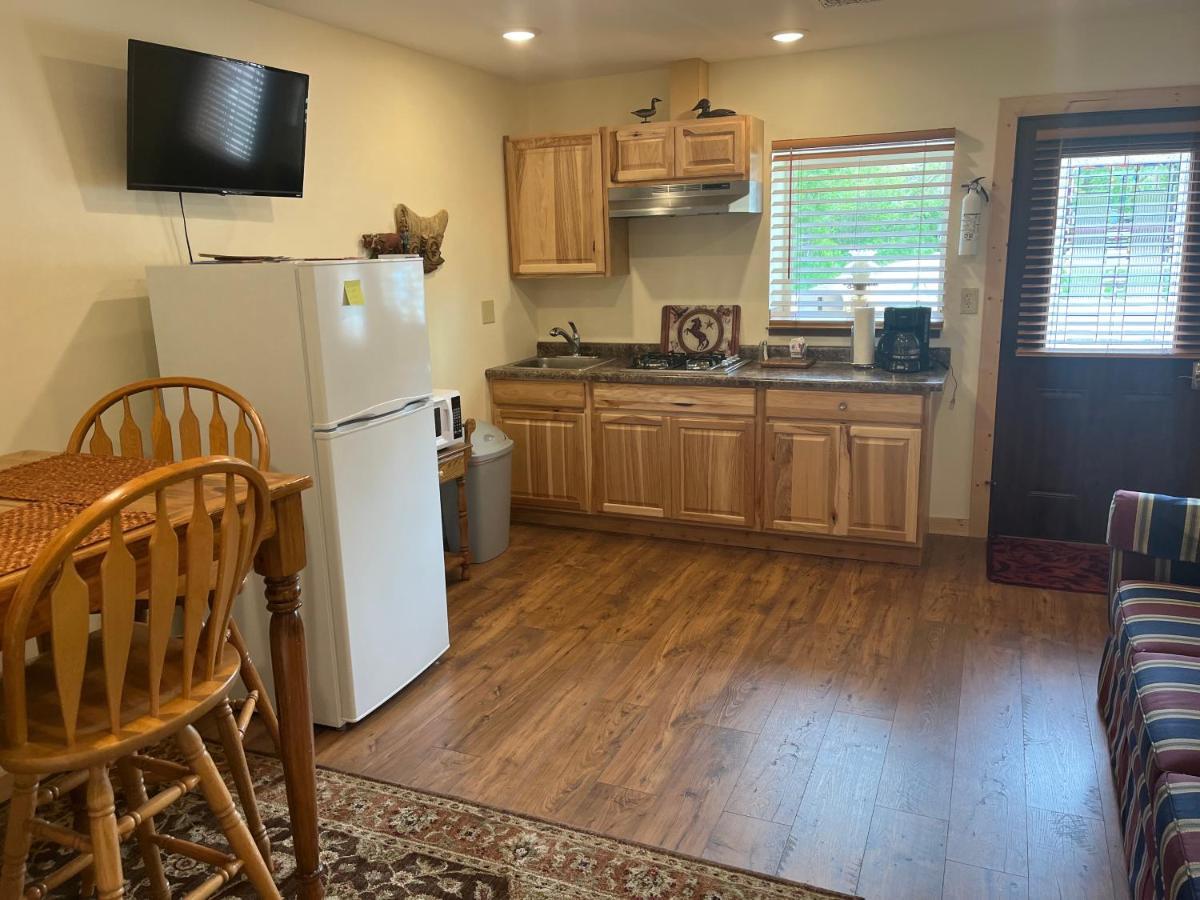 Creekside Downtown Vacation Suites, Only Adults 25 Or Older バッファロー エクステリア 写真