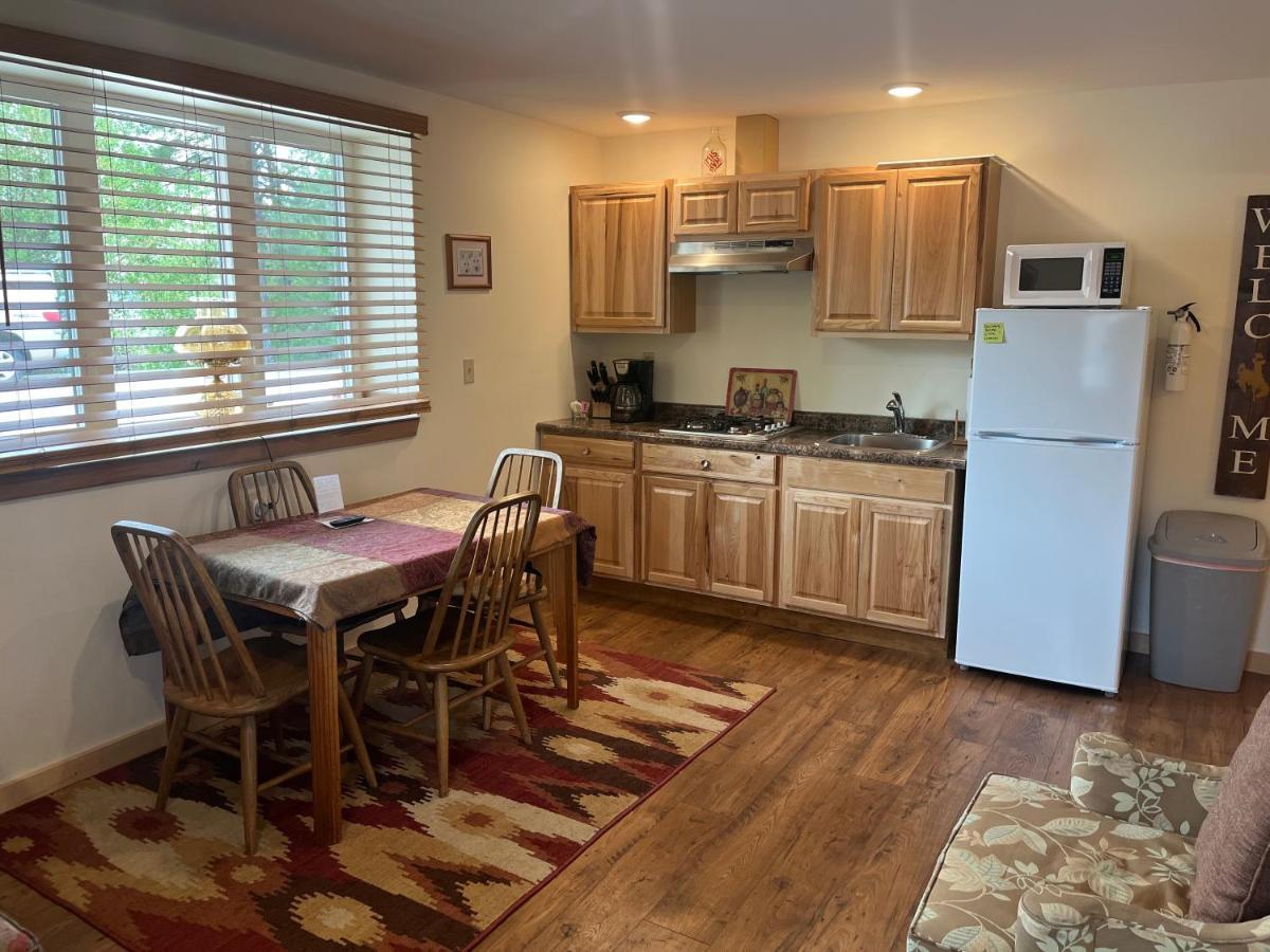 Creekside Downtown Vacation Suites, Only Adults 25 Or Older バッファロー エクステリア 写真